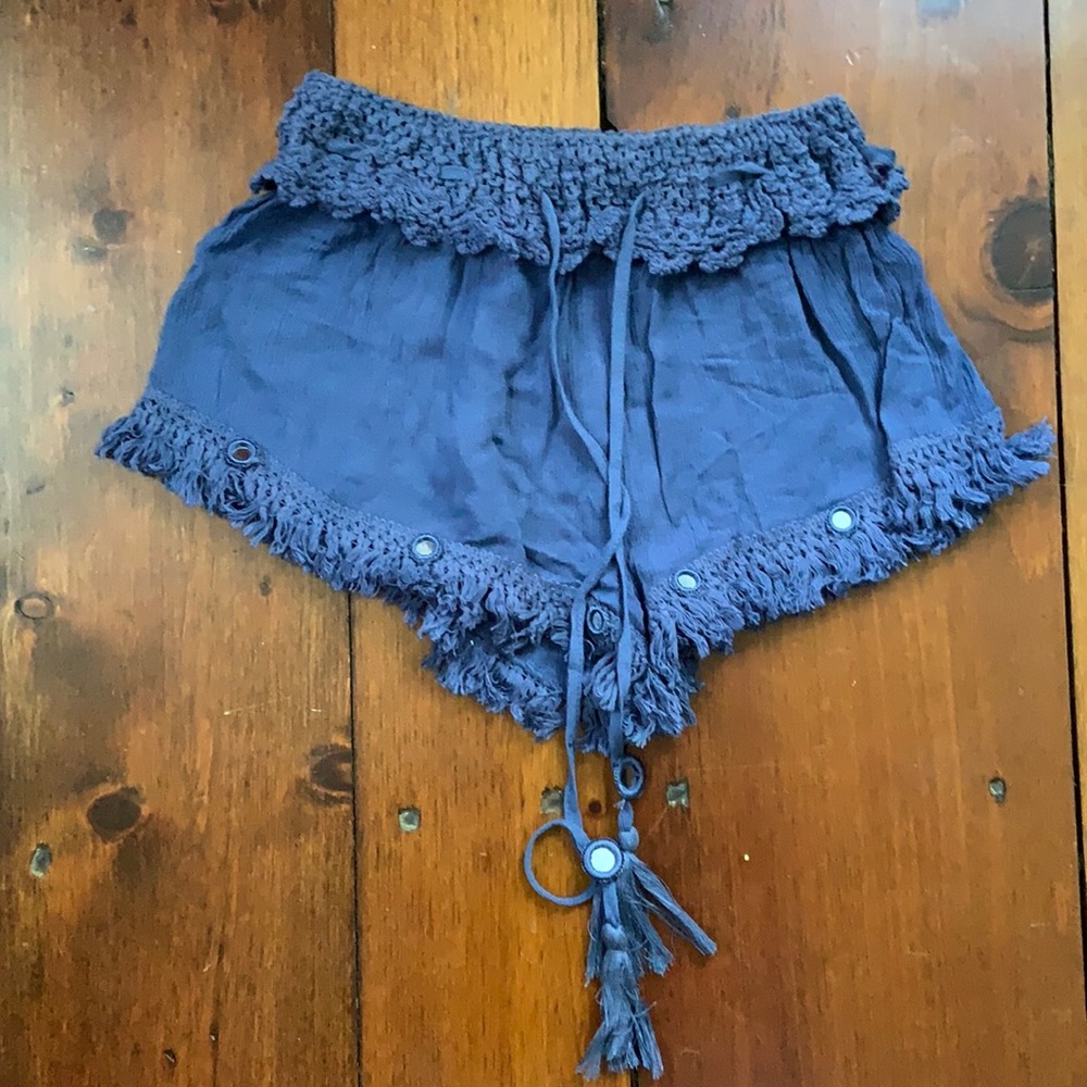 Ocean Blue Lace-Detailed Flowy Shorts Size M